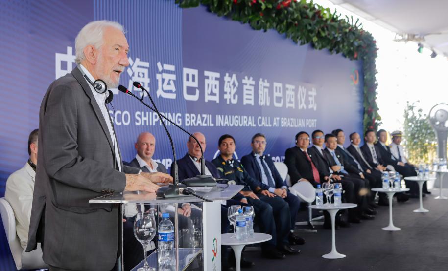 Com atracação de porta-contêiner chinês, Paranaguá estreia nova rota marítima