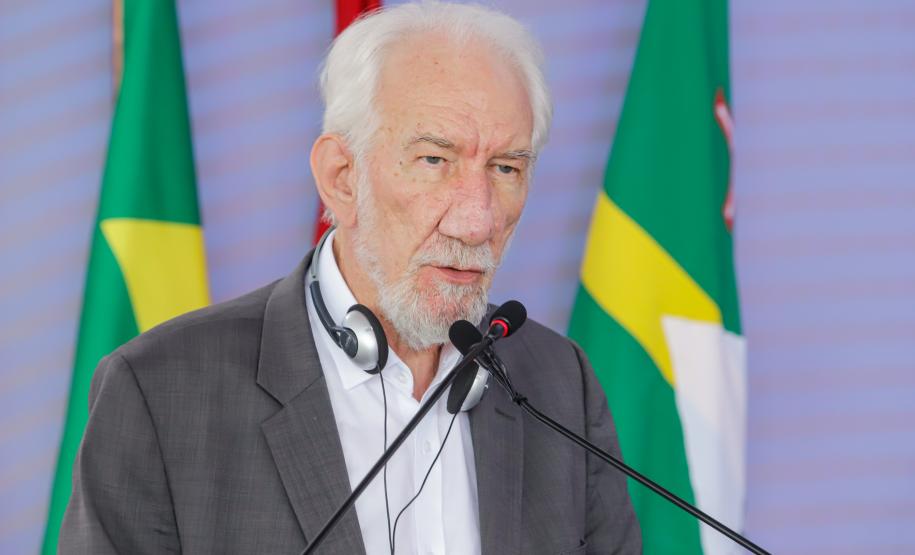 Com atracação de porta-contêiner chinês, Paranaguá estreia nova rota marítima