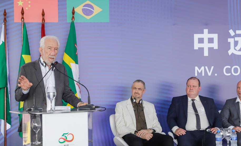 Com atracação de porta-contêiner chinês, Paranaguá estreia nova rota marítima