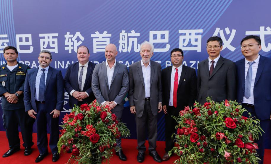 Com atracação de porta-contêiner chinês, Paranaguá estreia nova rota marítima