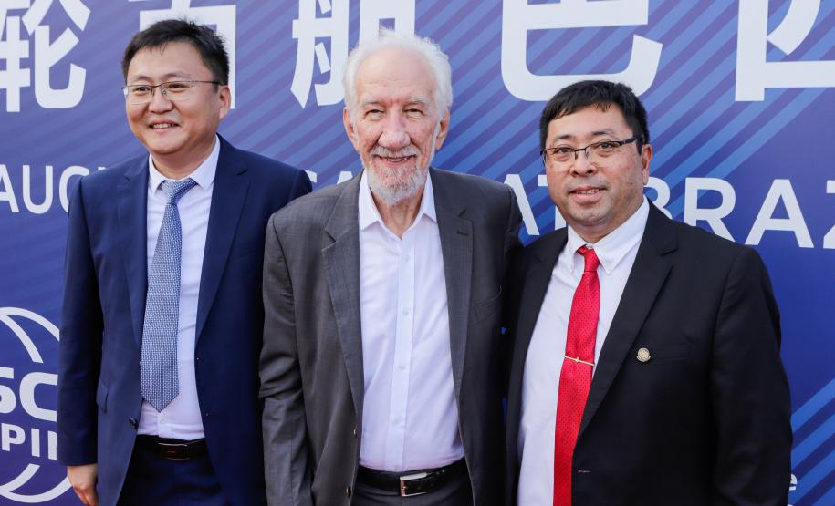 Com atracação de porta-contêiner chinês, Paranaguá estreia nova rota marítima