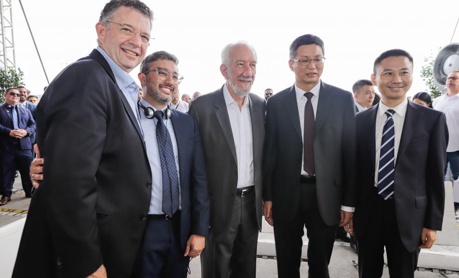 Com atracação de porta-contêiner chinês, Paranaguá estreia nova rota marítima