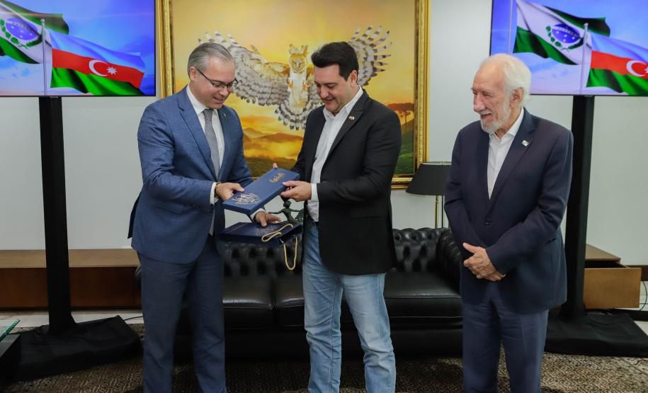Governador recebe embaixador do Azerbaijão e destaca potenciais produtivos do Paraná