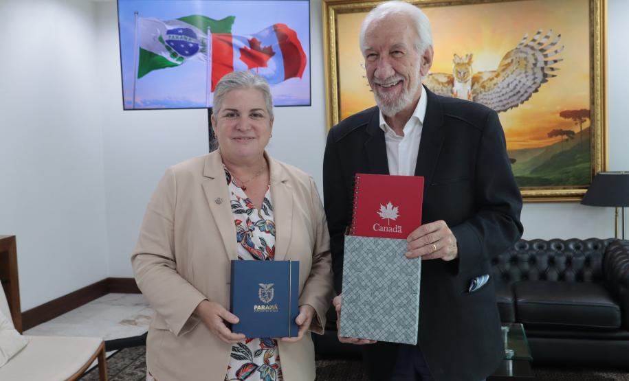 Darci Piana apresenta potenciais econômicos do Paraná à cônsul-geral do Canadá