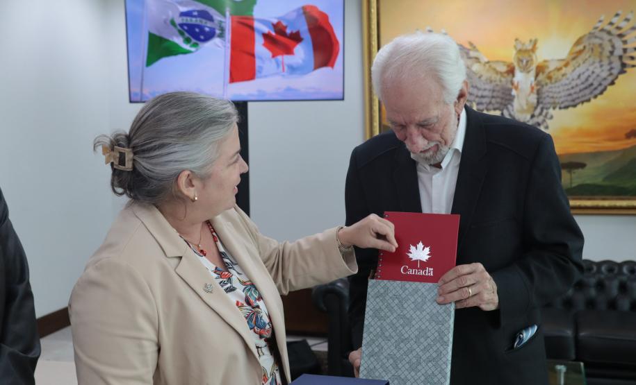 Darci Piana apresenta potenciais econômicos do Paraná à cônsul-geral do Canadá