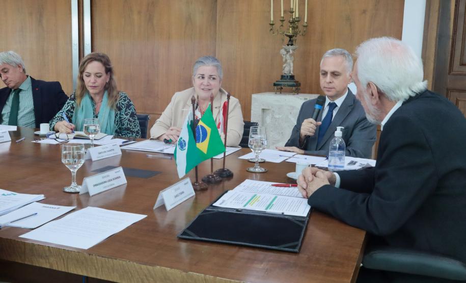 Darci Piana apresenta potenciais econômicos do Paraná à cônsul-geral do Canadá