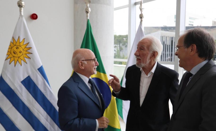 Piana apresenta potenciais do Paraná aos embaixadores da Dinamarca e Uruguai
