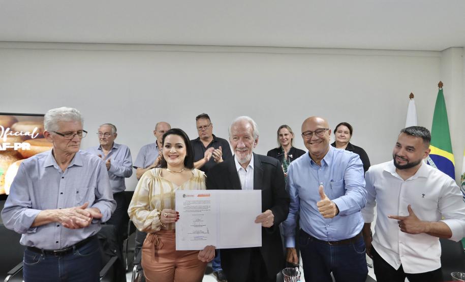 Carambeí formaliza adesão ao programa que possibilita ampliar vendas da agroindústria