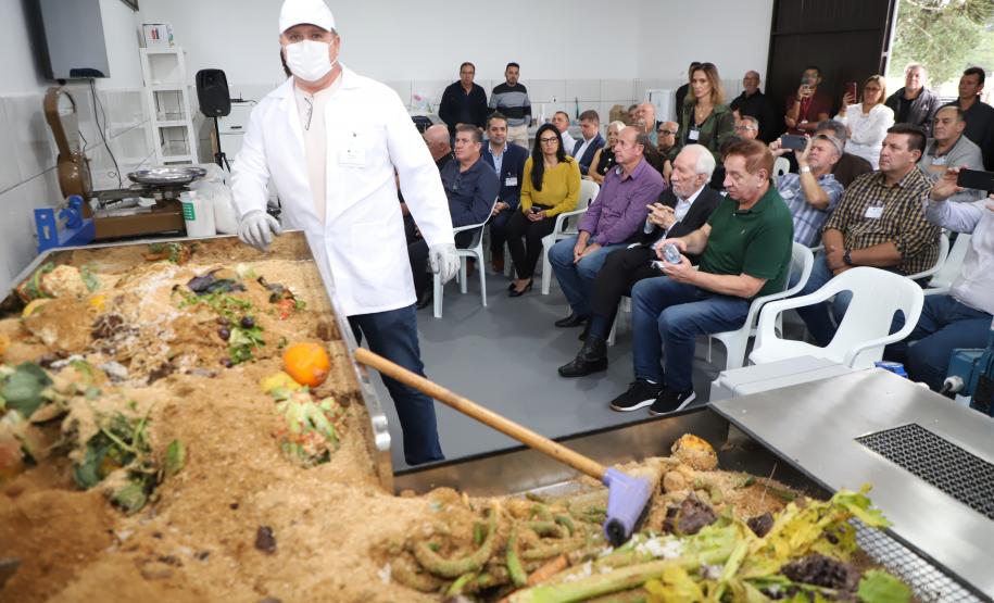 Tecnologia verde: Piana conhece máquina de compostagem acelerada em Tijucas do Sul