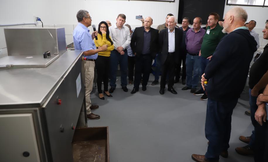 Tecnologia verde: Piana conhece máquina de compostagem acelerada em Tijucas do Sul