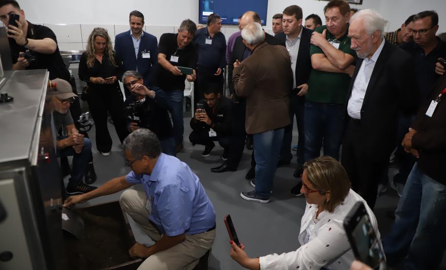 Tecnologia verde: Piana conhece máquina de compostagem acelerada em Tijucas do Sul