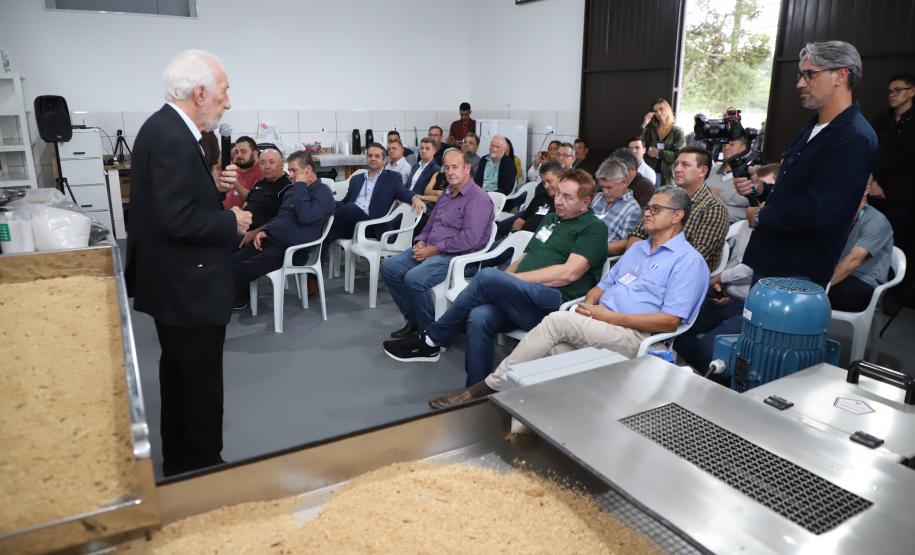 Tecnologia verde: Piana conhece máquina de compostagem acelerada em Tijucas do Sul