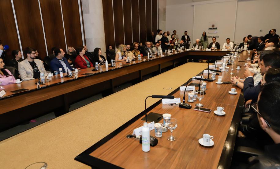 Governo do Paraná e Airbnb lançam rota para promover turismo sustentável no Litoral