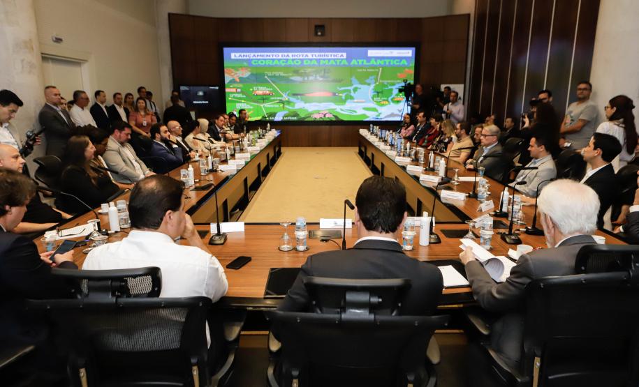 Governo do Paraná e Airbnb lançam rota para promover turismo sustentável no Litoral