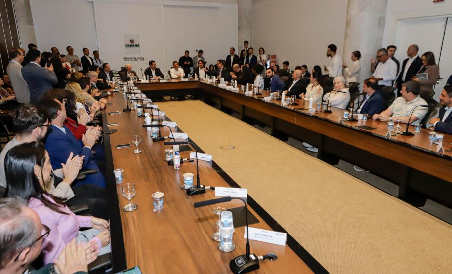 Governo do Paraná e Airbnb lançam rota para promover turismo sustentável no Litoral