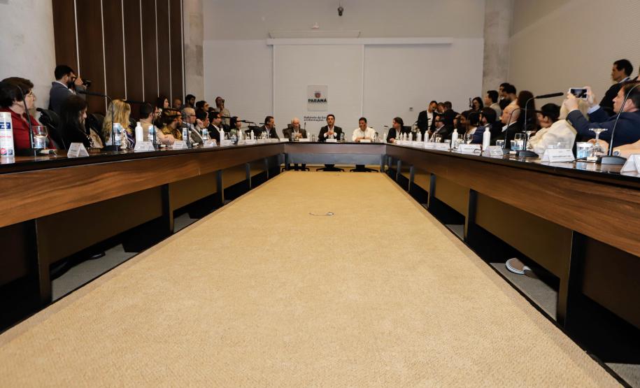 Governo do Paraná e Airbnb lançam rota para promover turismo sustentável no Litoral