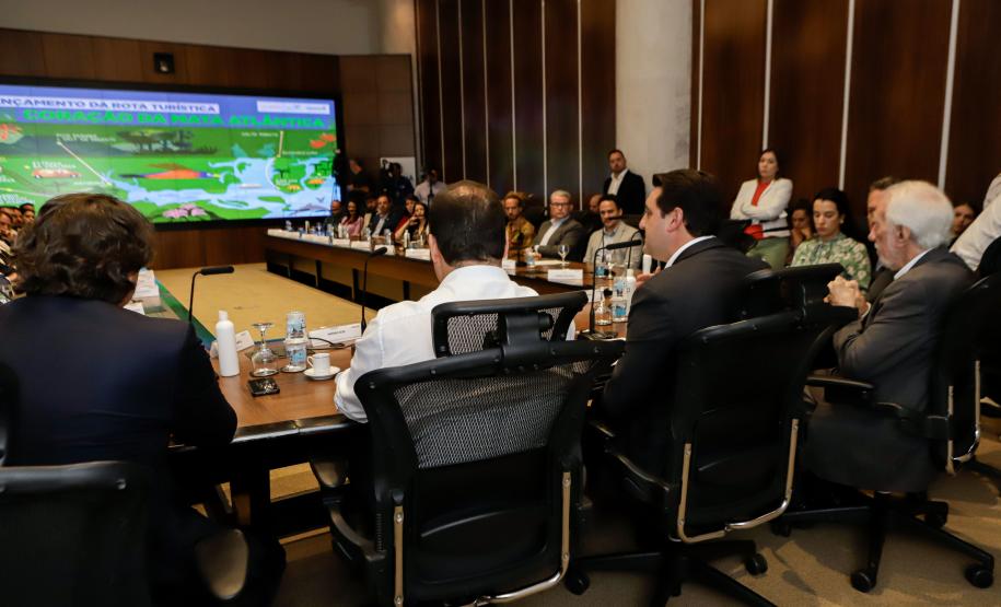 Governo do Paraná e Airbnb lançam rota para promover turismo sustentável no Litoral