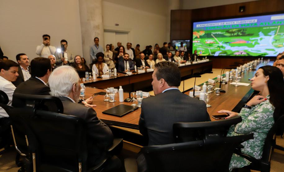 Governo do Paraná e Airbnb lançam rota para promover turismo sustentável no Litoral