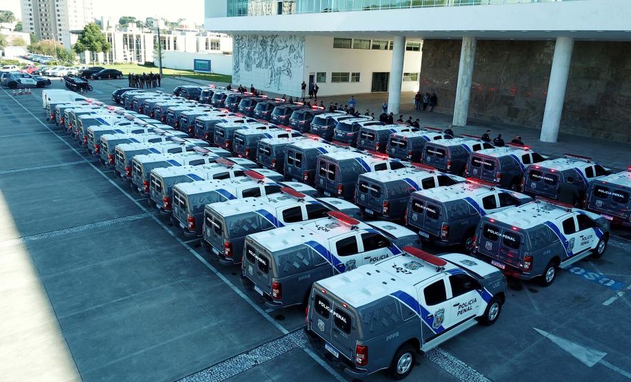 Governador entrega 225 novas viaturas e 1,4 mil coletes balísticos à Polícia Penal