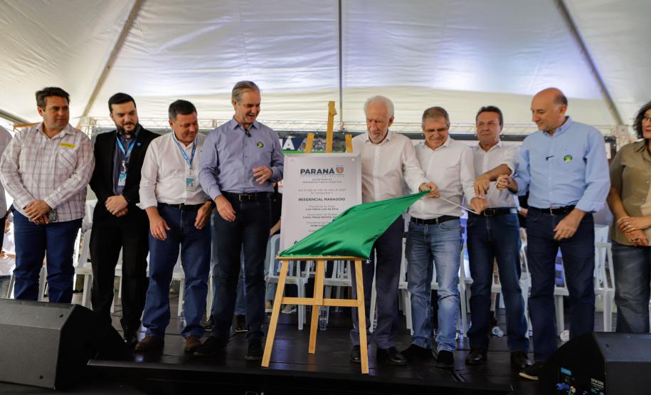 Com apoio do Estado, 200 moradores de Maringá ganham as chaves da casa própria