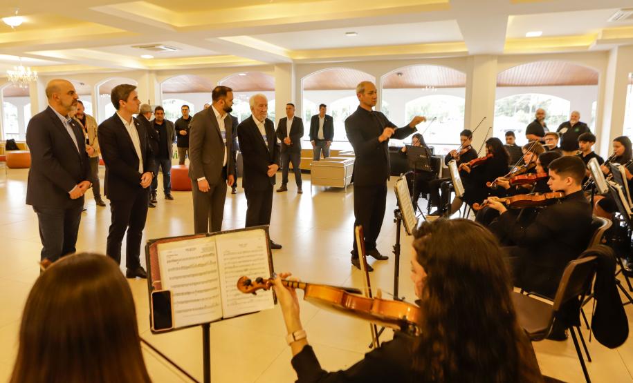 Piana destaca avanços do Paraná em evento que discute tecnologia no ensino público