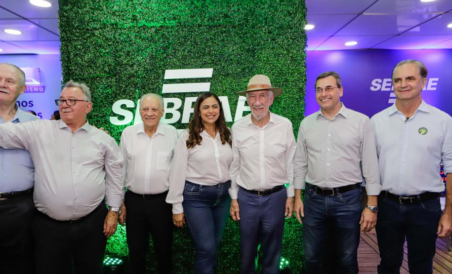 Governador em exercício destaca força do agro paranaense em visita à Expoingá