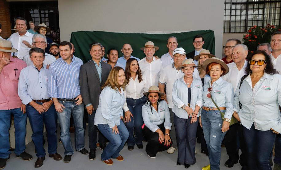Governador em exercício destaca força do agro paranaense em visita à Expoingá