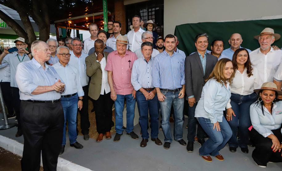 Governador em exercício destaca força do agro paranaense em visita à Expoingá