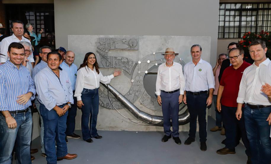 Governador em exercício destaca força do agro paranaense em visita à Expoingá