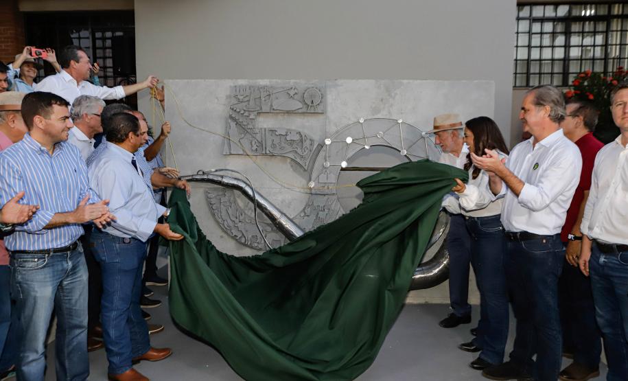 Governador em exercício destaca força do agro paranaense em visita à Expoingá