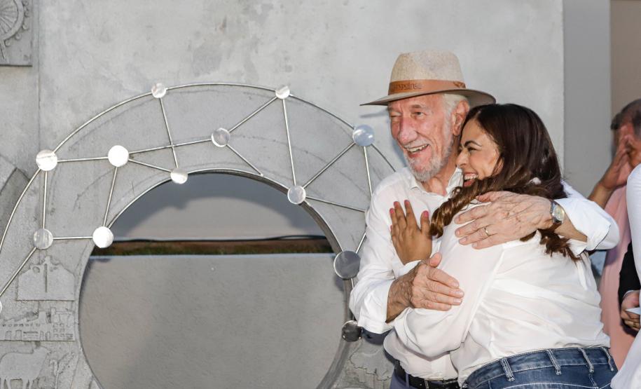 Governador em exercício destaca força do agro paranaense em visita à Expoingá