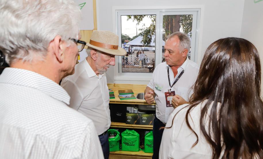 Governador em exercício destaca força do agro paranaense em visita à Expoingá