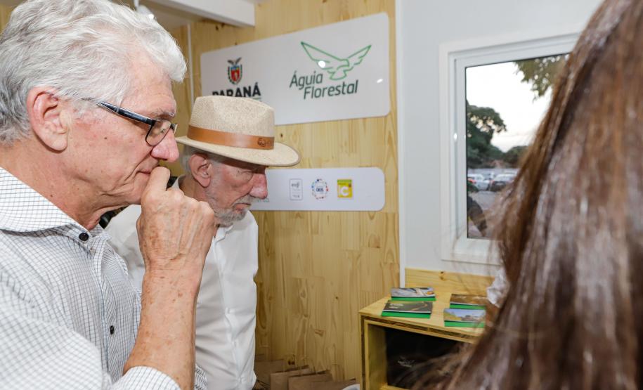 Governador em exercício destaca força do agro paranaense em visita à Expoingá