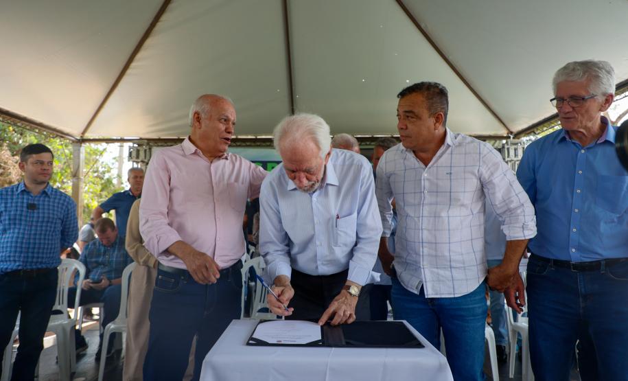 Estado inaugura pavimentação de estrada que liga Paraíso do Norte a Nova Aliança do Ivaí