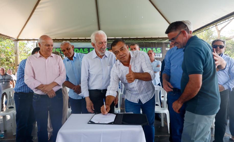 Estado inaugura pavimentação de estrada que liga Paraíso do Norte a Nova Aliança do Ivaí