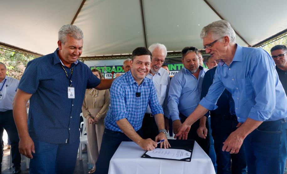 Estado inaugura pavimentação de estrada que liga Paraíso do Norte a Nova Aliança do Ivaí