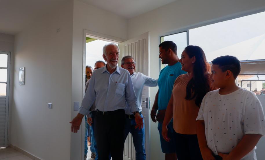 Piana inaugura residencial que beneficia 40 famílias de São Carlos do Ivaí