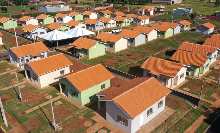Piana inaugura residencial que beneficia 40 famílias de São Carlos do Ivaí