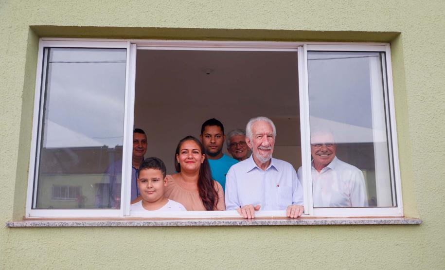 Piana inaugura residencial que beneficia 40 famílias de São Carlos do Ivaí