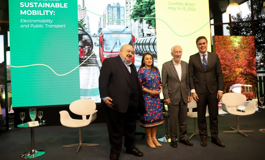 Piana participa de seminário sobre eletromobilidade no transporte público, em Curitiba