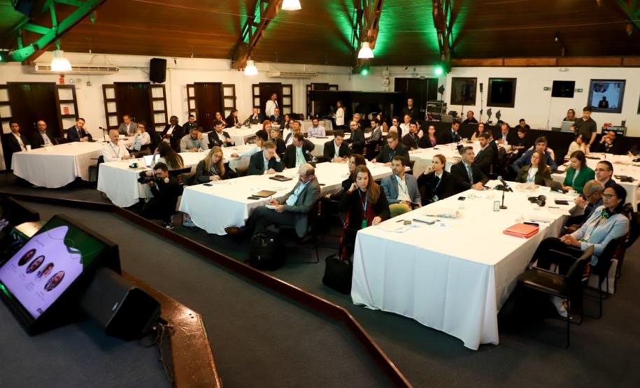 Piana participa de seminário sobre eletromobilidade no transporte público, em Curitiba