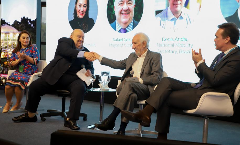 Piana participa de seminário sobre eletromobilidade no transporte público, em Curitiba