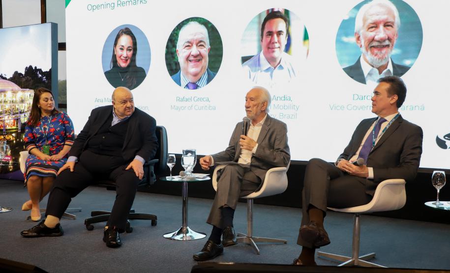 Piana participa de seminário sobre eletromobilidade no transporte público, em Curitiba