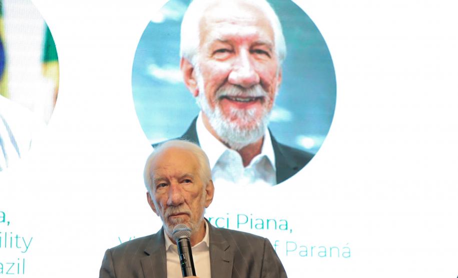 Piana participa de seminário sobre eletromobilidade no transporte público, em Curitiba