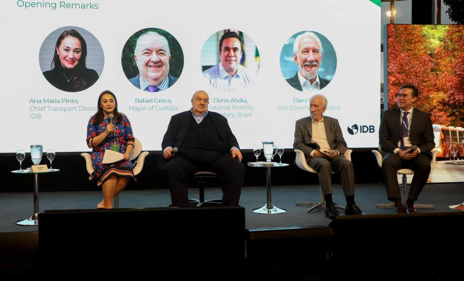 Piana participa de seminário sobre eletromobilidade no transporte público, em Curitiba