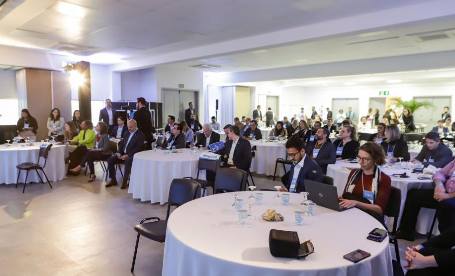 Piana destaca avanços do Paraná em evento que discute tecnologia no ensino público