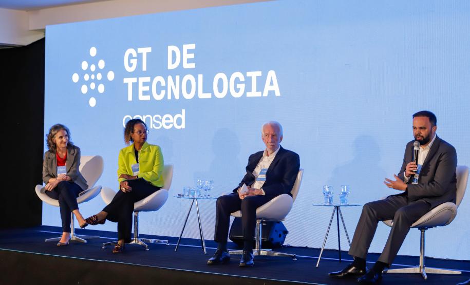 Piana destaca avanços do Paraná em evento que discute tecnologia no ensino público