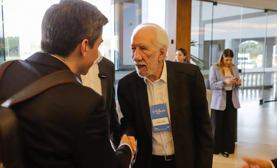 Piana destaca avanços do Paraná em evento que discute tecnologia no ensino público