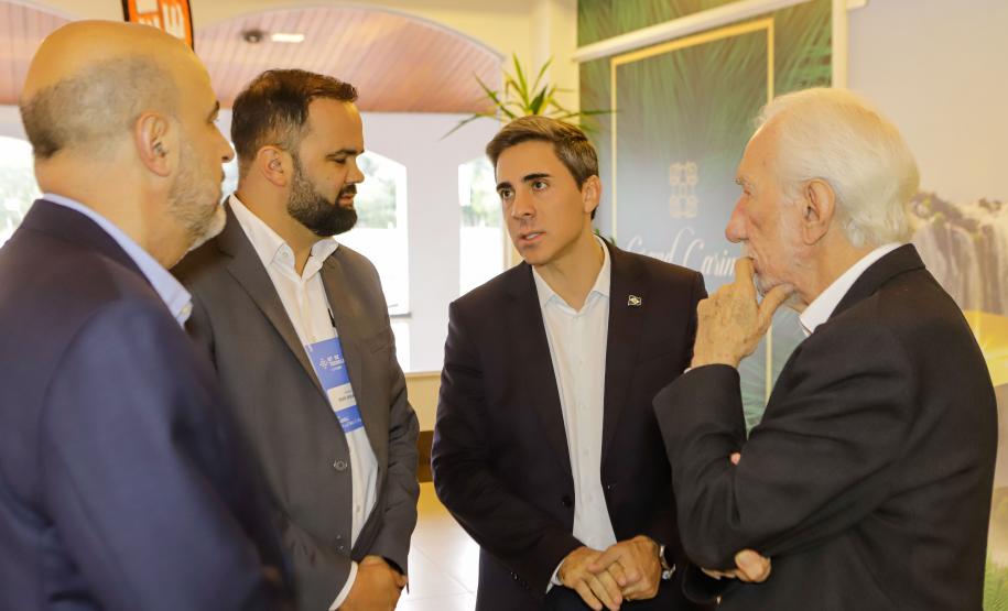 Piana destaca avanços do Paraná em evento que discute tecnologia no ensino público