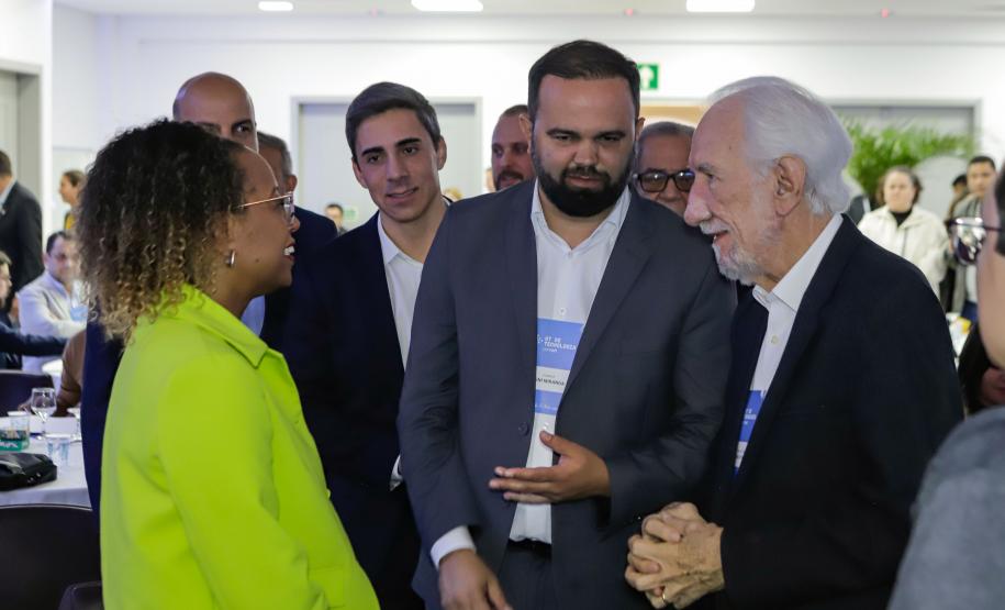 Piana destaca avanços do Paraná em evento que discute tecnologia no ensino público